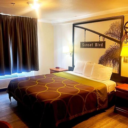 במוטל לוס אנג'לס Super 8 By Wyndham Hollywood/La Area מראה חיצוני תמונה