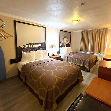 במוטל לוס אנג'לס Super 8 By Wyndham Hollywood/La Area מראה חיצוני תמונה