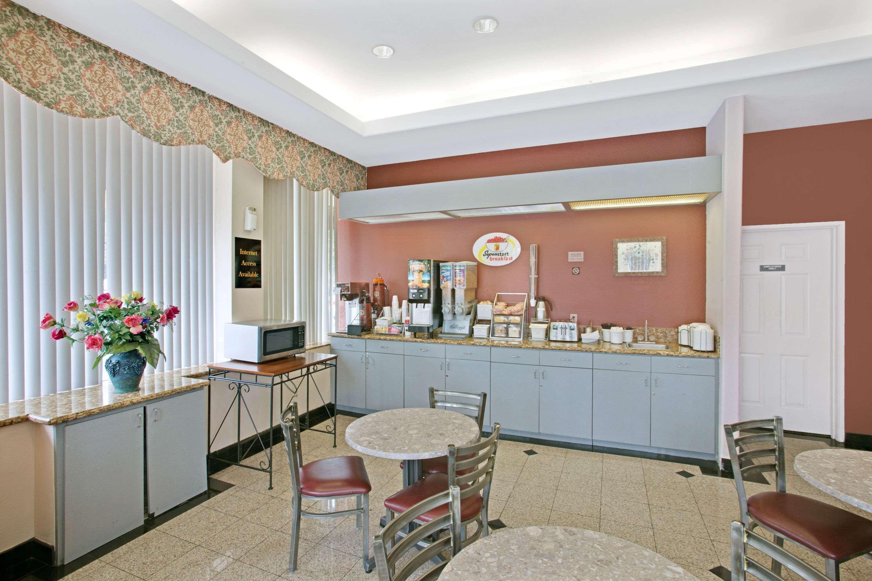 במוטל לוס אנג'לס Super 8 By Wyndham Hollywood/La Area מראה חיצוני תמונה