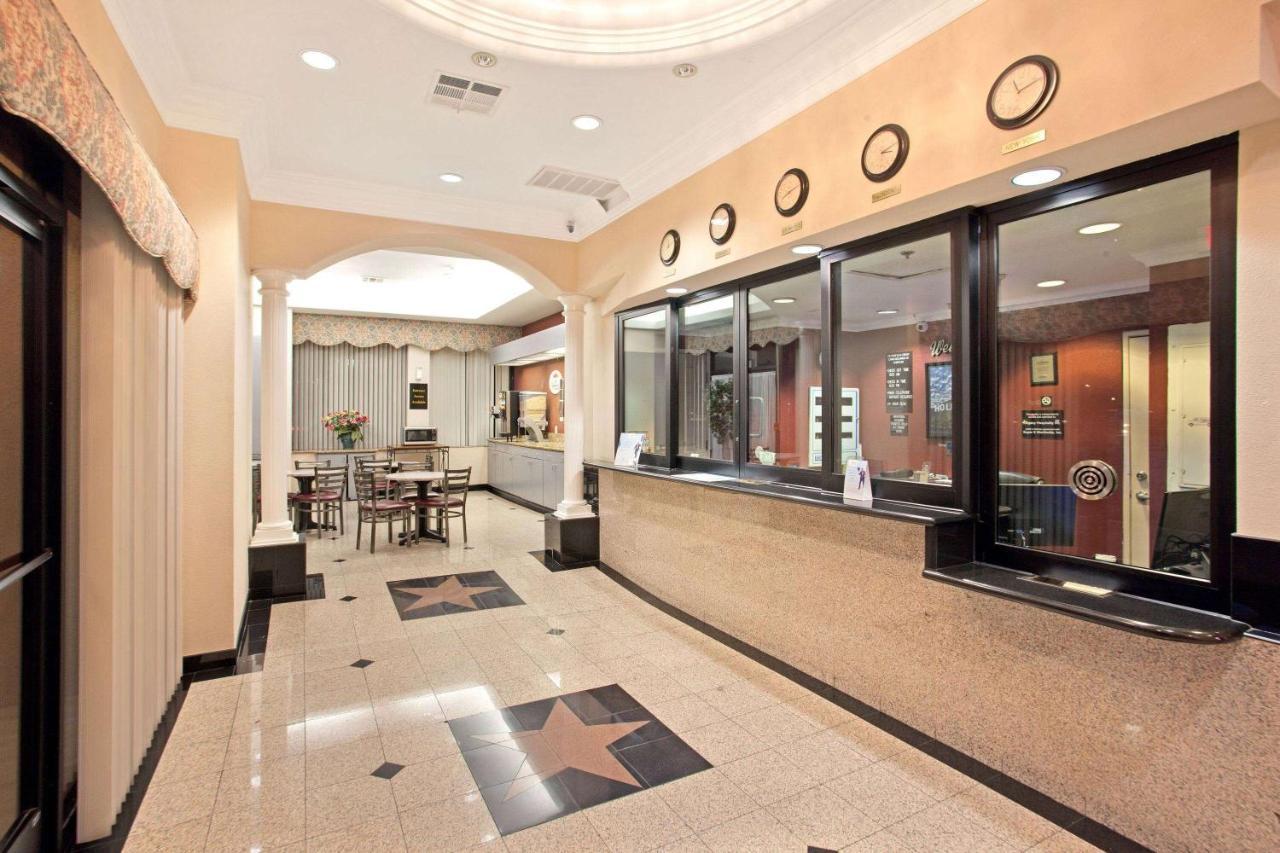 במוטל לוס אנג'לס Super 8 By Wyndham Hollywood/La Area מראה חיצוני תמונה