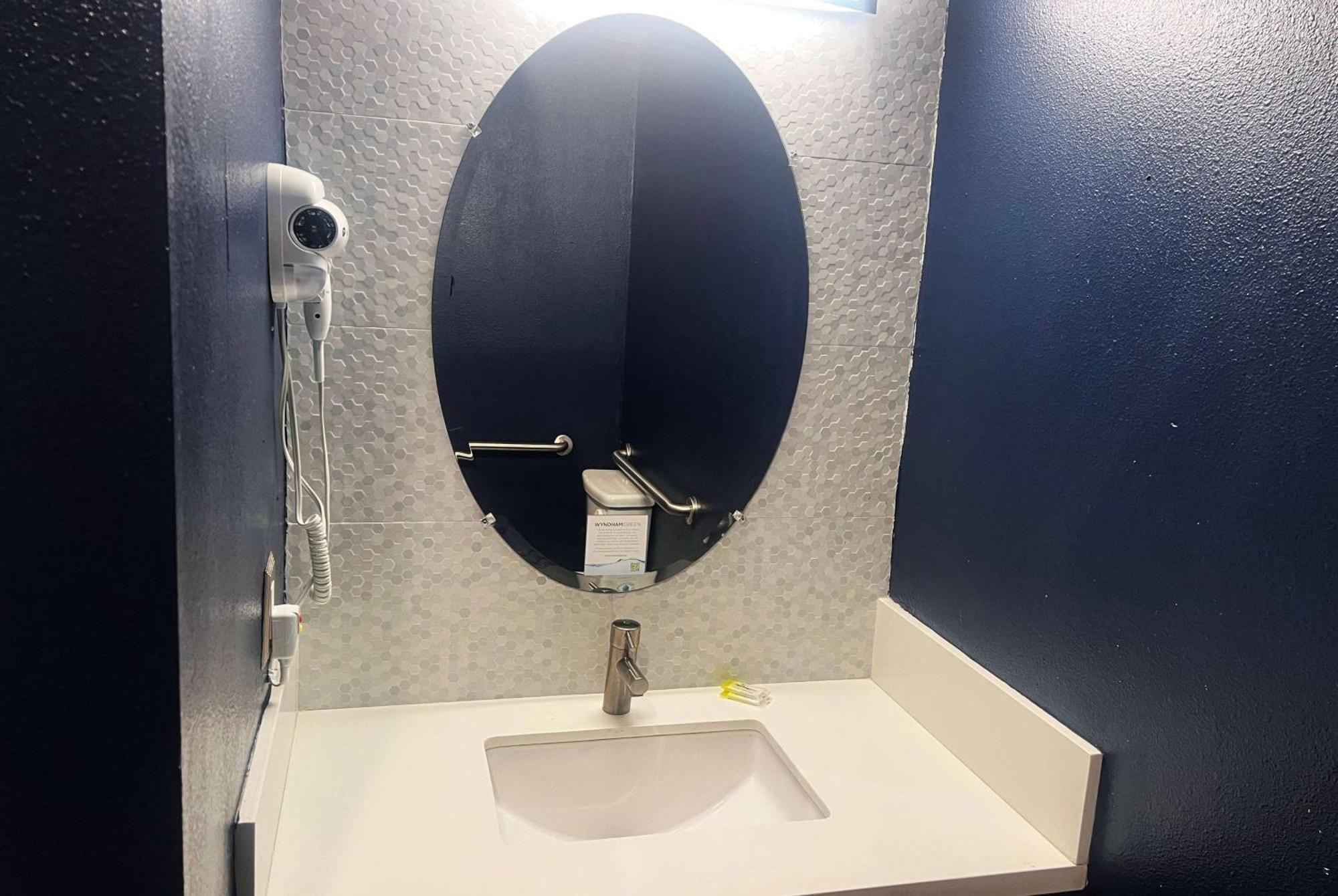 במוטל לוס אנג'לס Super 8 By Wyndham Hollywood/La Area מראה חיצוני תמונה