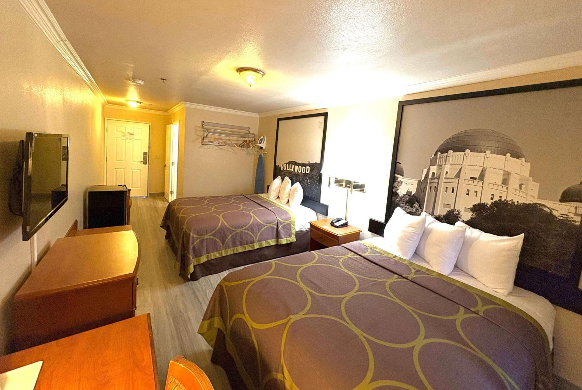 במוטל לוס אנג'לס Super 8 By Wyndham Hollywood/La Area מראה חיצוני תמונה