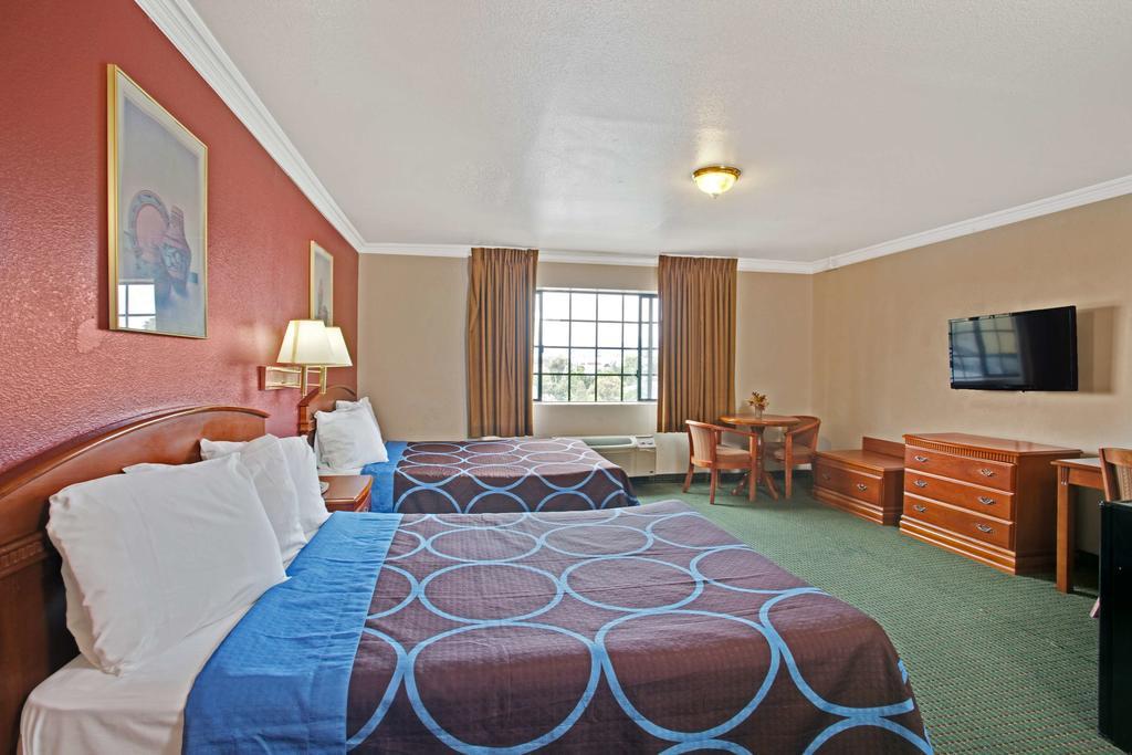 במוטל לוס אנג'לס Super 8 By Wyndham Hollywood/La Area מראה חיצוני תמונה